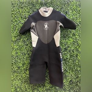 Seavenger Ladies wet suit shorts size 11